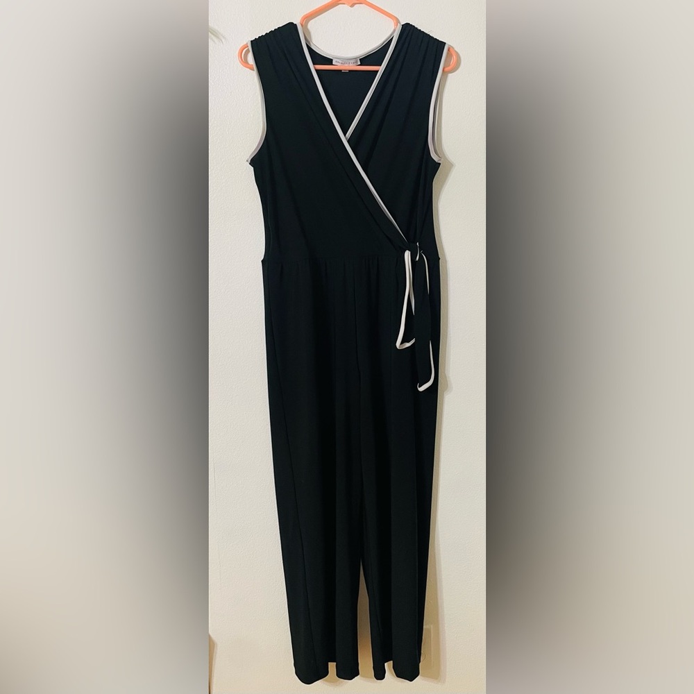 Annalee + Hope‎ black jumpsuit with white trim and tie waist size L